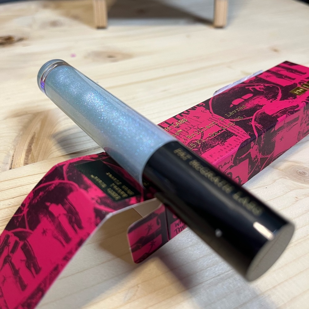 Pat McGrath Labs Lust: Gloss lip gloss Astral Moon Flower (blue sparkle)